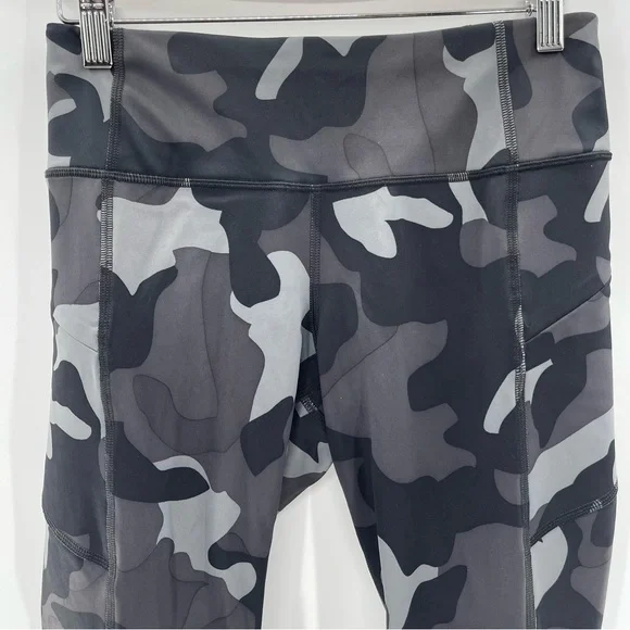 Athleta Black Gray Camo Contender Cropped Legging Size SP - Picture 3 of 11